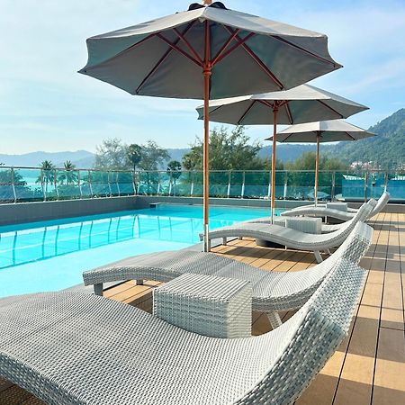Clarian Hotel Beach Patong Esterno foto