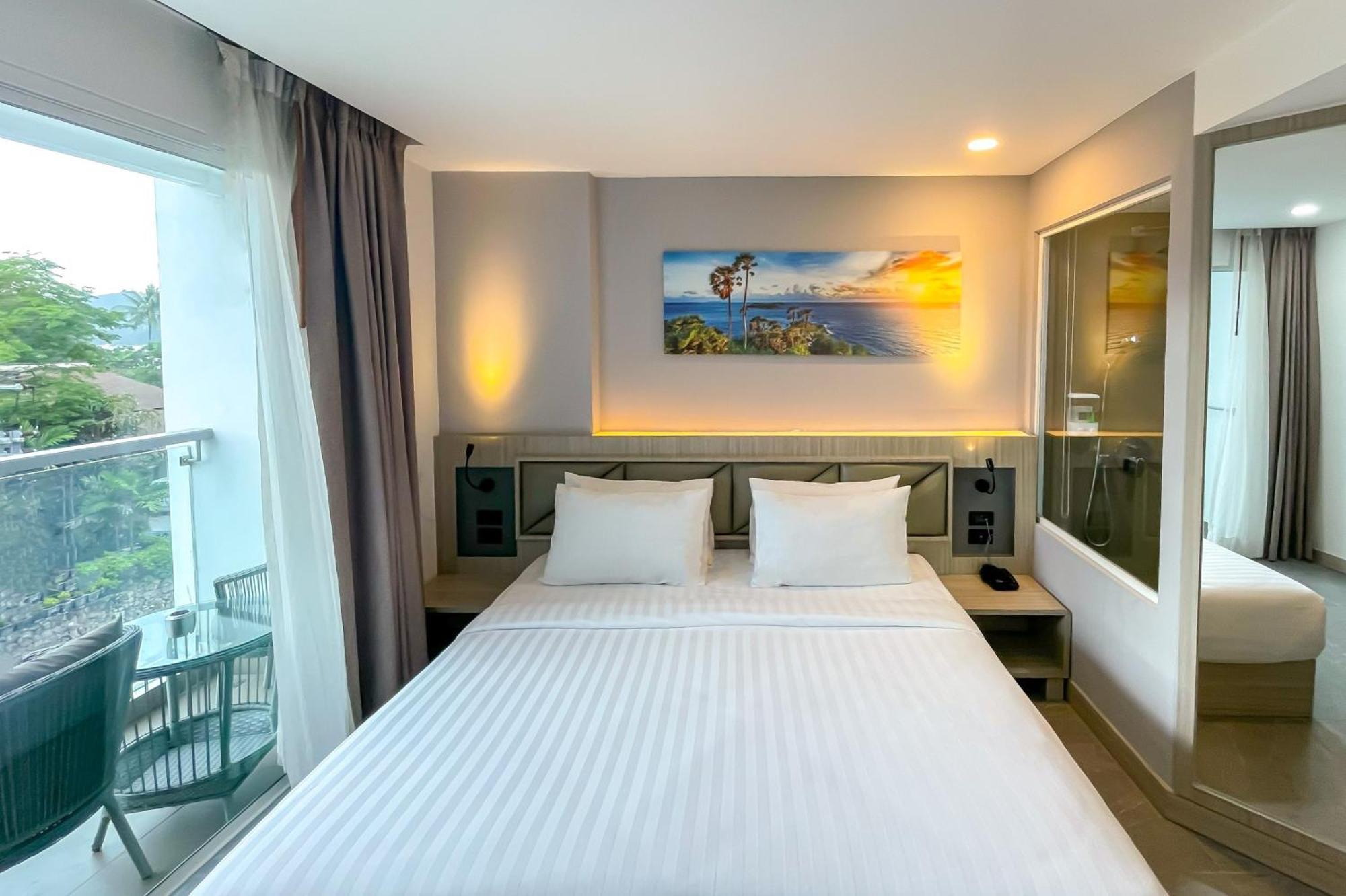 Clarian Hotel Beach Patong Esterno foto