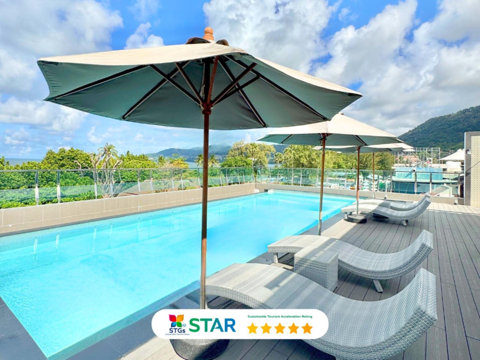Clarian Hotel Beach Patong Esterno foto