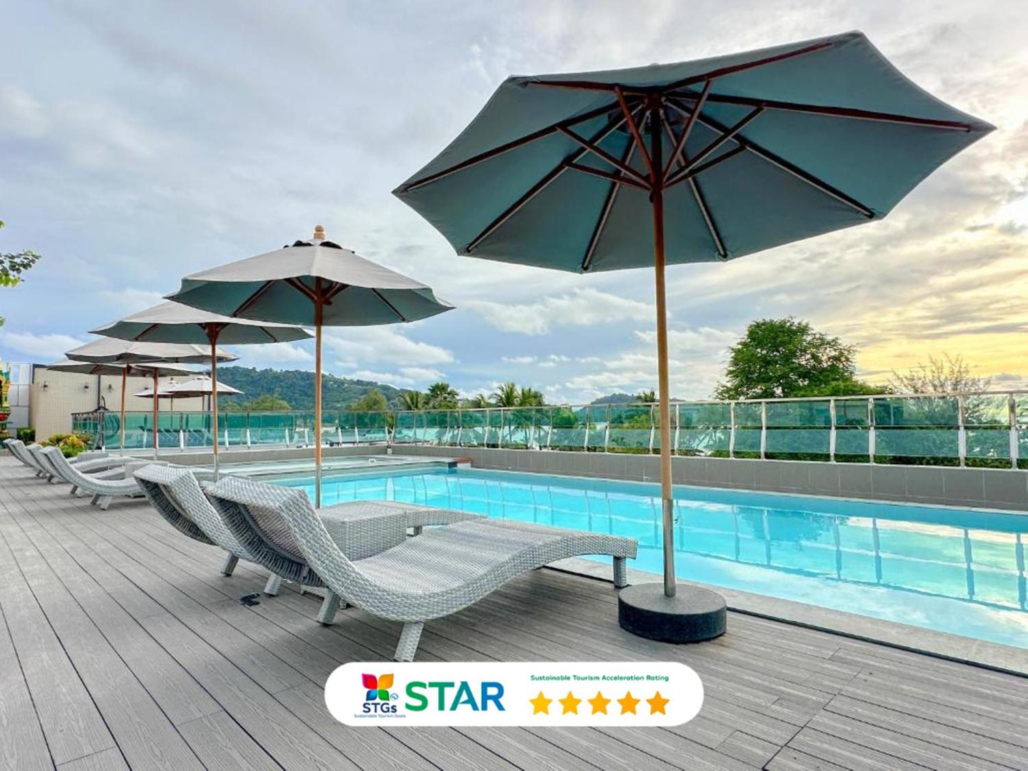 Clarian Hotel Beach Patong Esterno foto