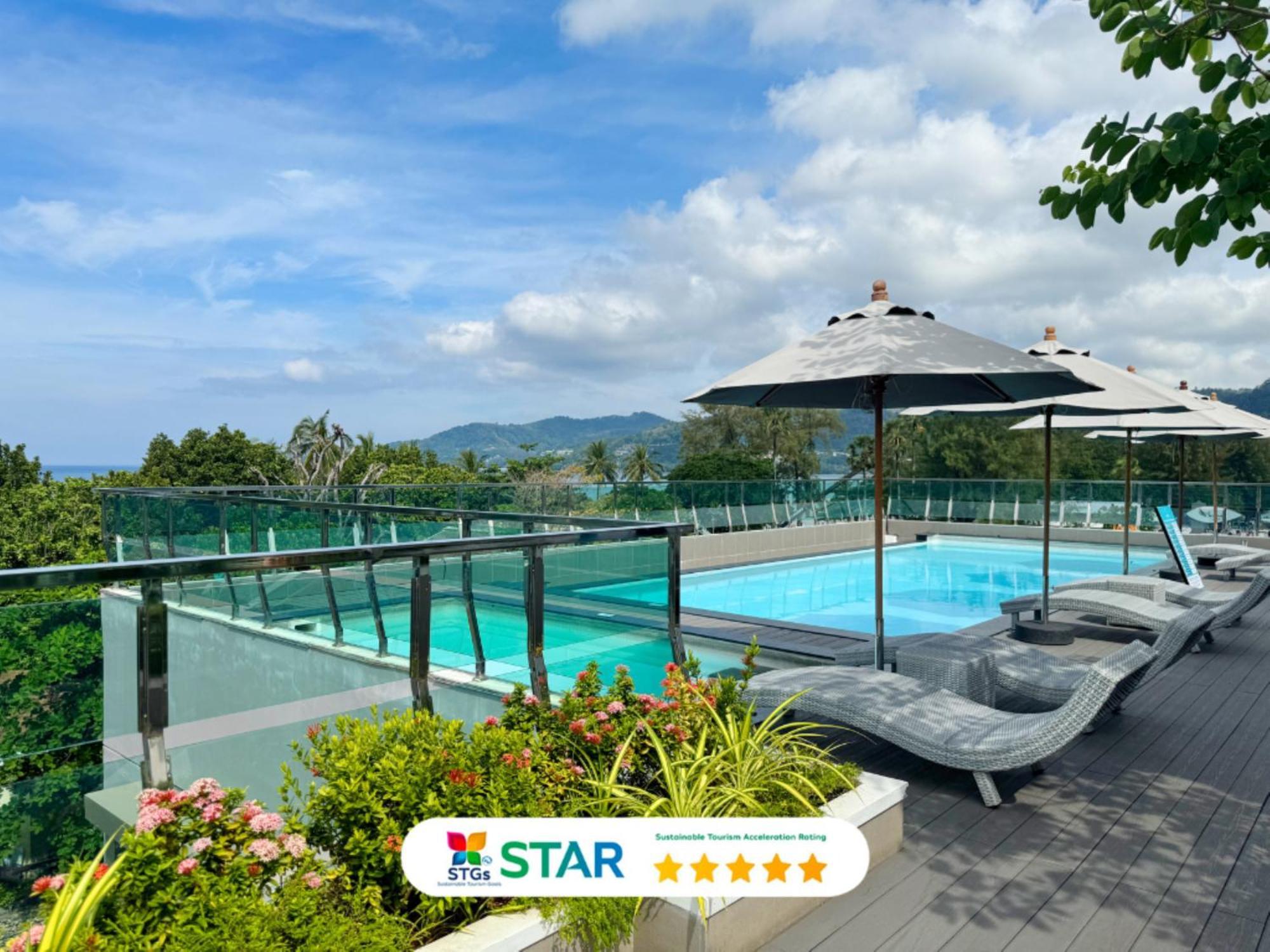 Clarian Hotel Beach Patong Esterno foto