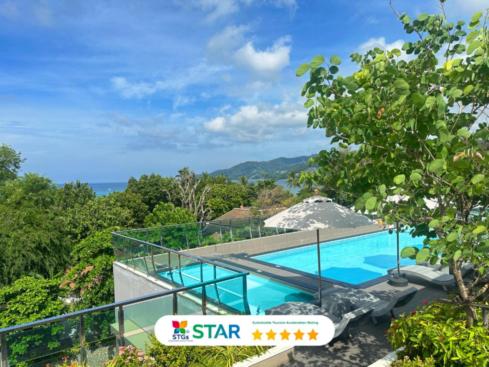 Clarian Hotel Beach Patong Esterno foto